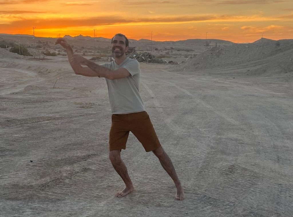 התחברו לאדמה: כיצד גראונדינג משפר את הבריאות הפיזית&nbsp;והנפשית