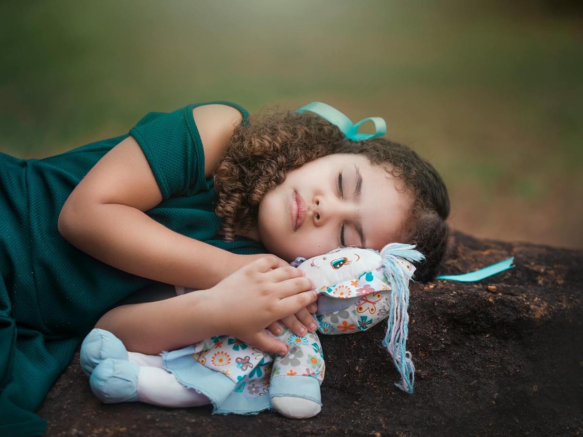 התקרקעות לשינה טובה יותר: פרוטוקול ערב המשלב טכניקות&nbsp;גראונדינג