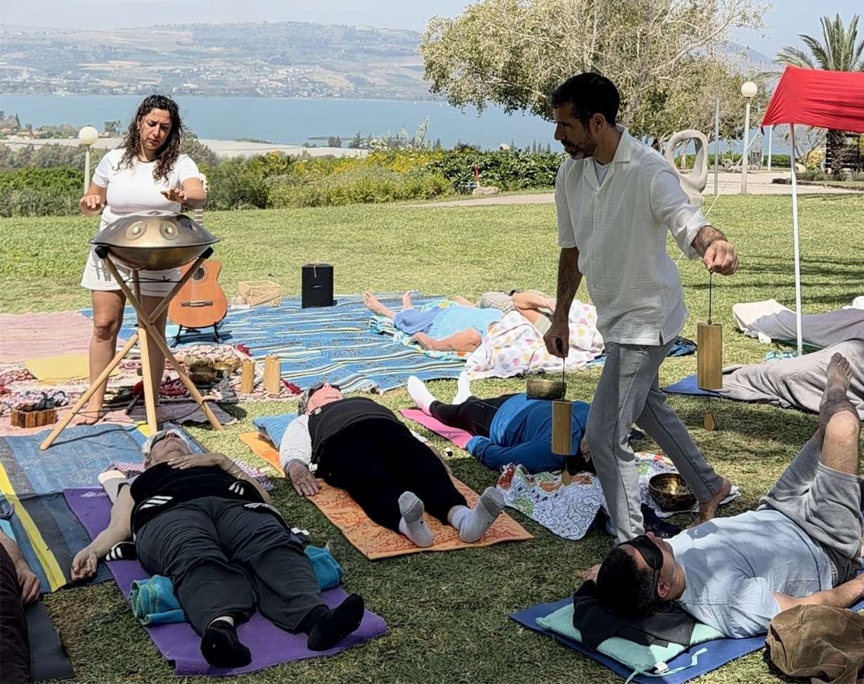 סאונד הילינג בראי המחקר: השפעתו הקלינית של הטיפול בצלילים על הגוף והתודעה